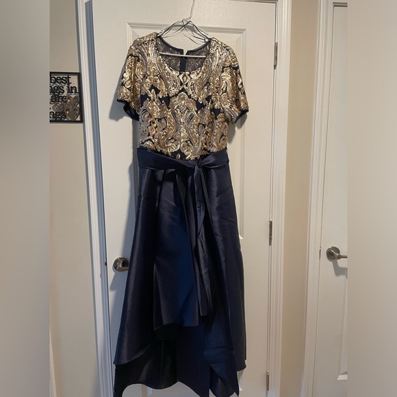 Formal Gown Navy & Gold - Picture 3 of 4